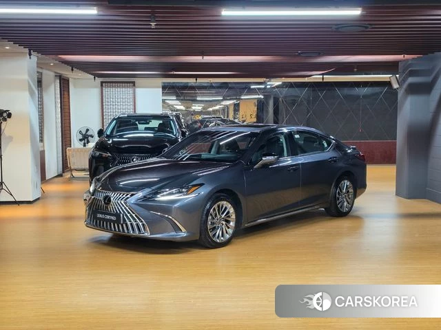 Lexus ES300h 7th generation 2025 Серый из Кореи