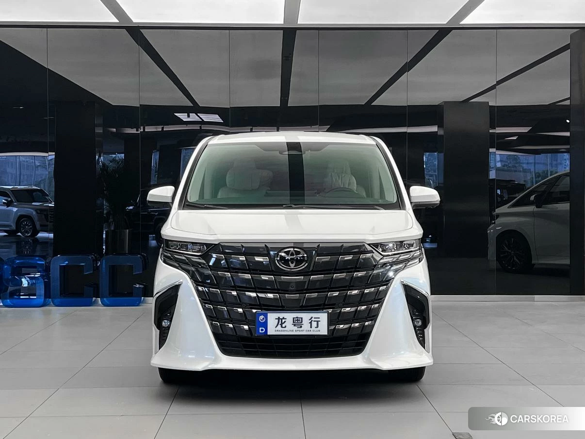 Toyota Elfa 2023 Белый из Китая