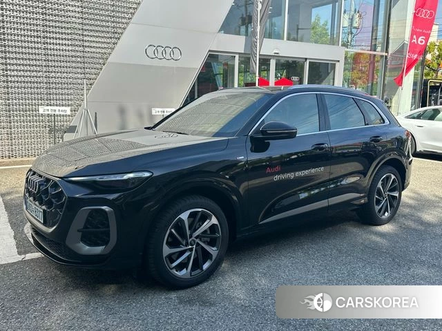 Audi Q5 (80A) 2025 Черный из Кореи