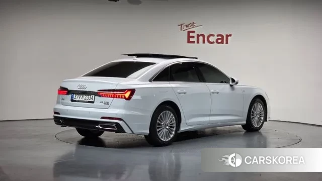 Audi A6 (C8) 2021 Белый из Кореи