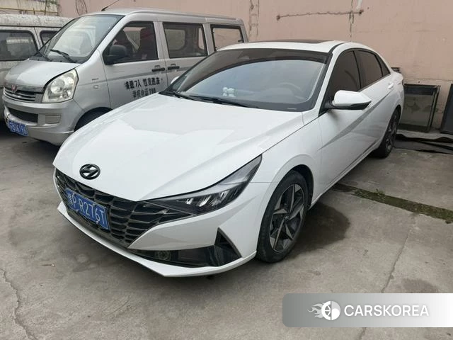 Hyundai Elantra 2022 Белый из Китая