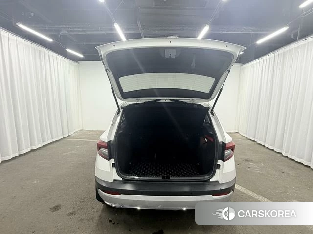 Skoda Krok 2021 Белый из Китая