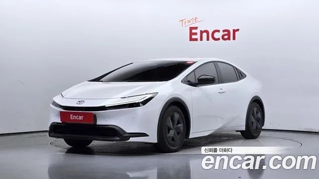 Toyota Prius 5th Generation 2024 Белый из Кореи