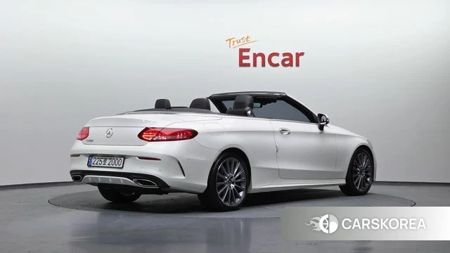 Mercedes-Benz C-Class W205 2018 Белый из Кореи