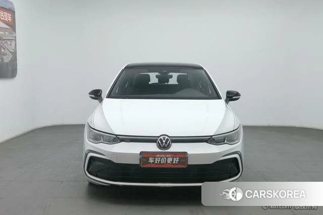 Volkswagen Golf 2021 Белый из Китая