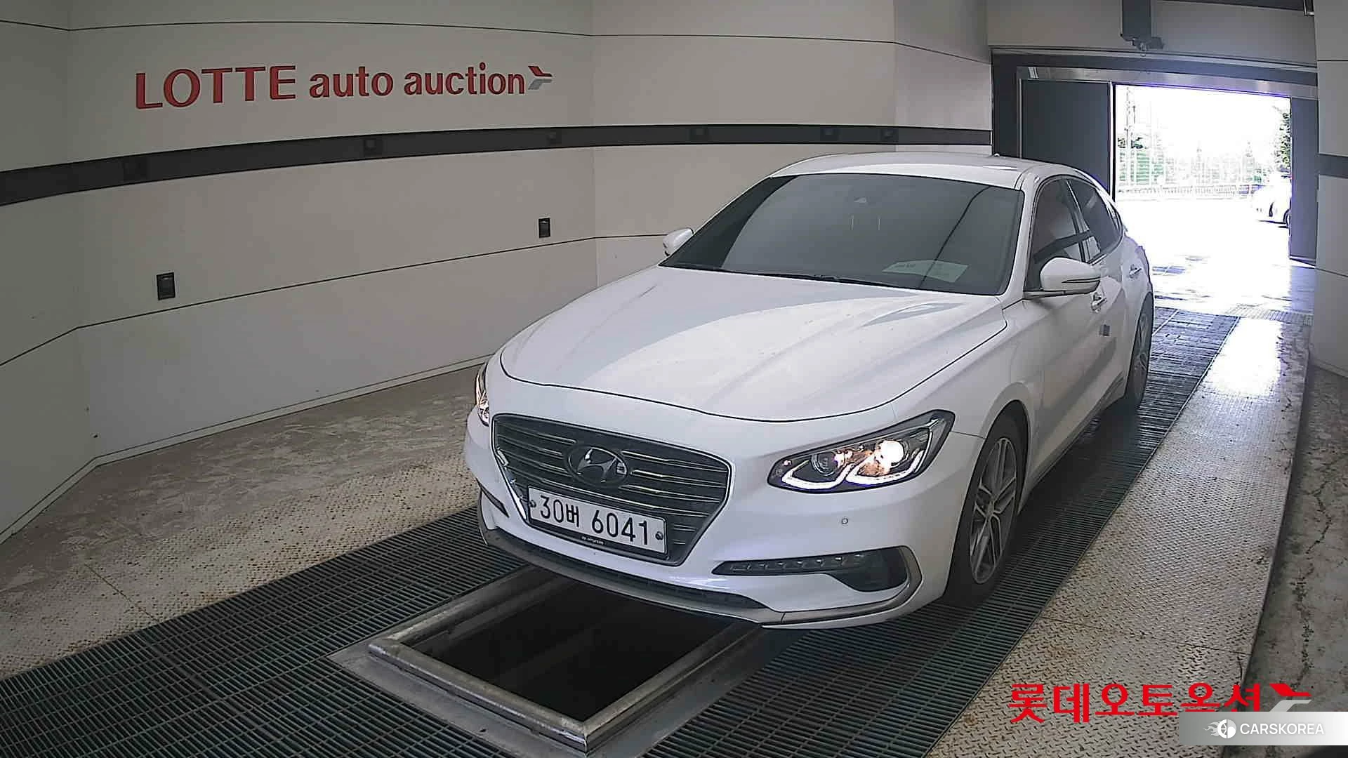 Hyundai Grandeur 2018 Белый из Кореи