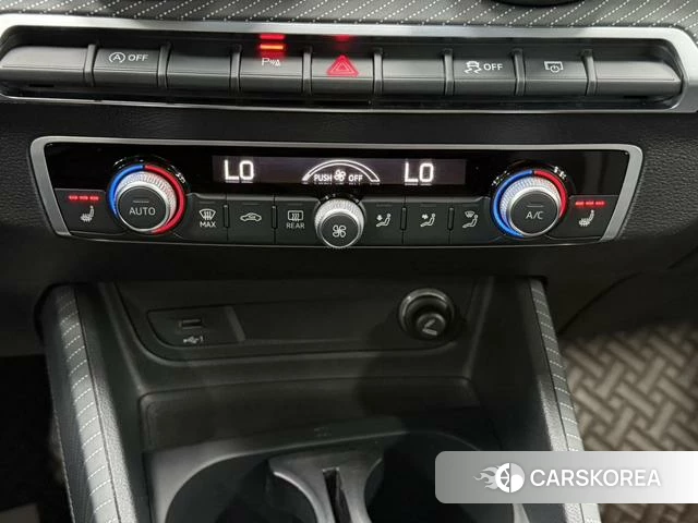 Audi Q2L 2022 Черный из Китая