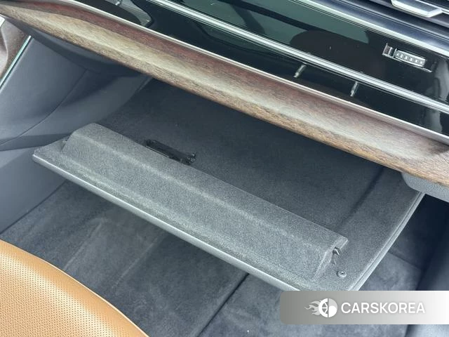 Audi Q7 2021 Черный из Китая