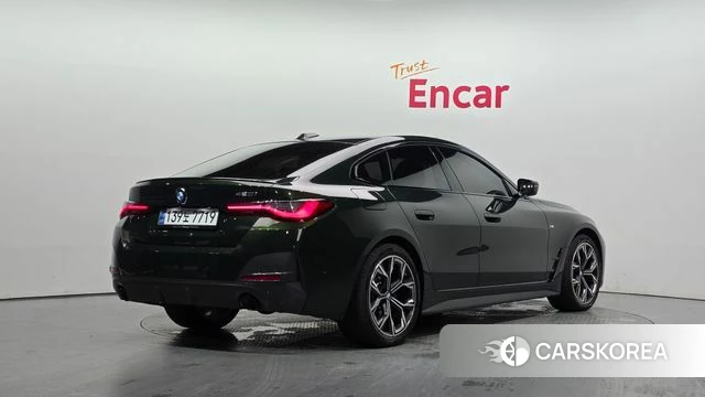 BMW 4 Series (G22) 2024 Темно-зеленый из Кореи