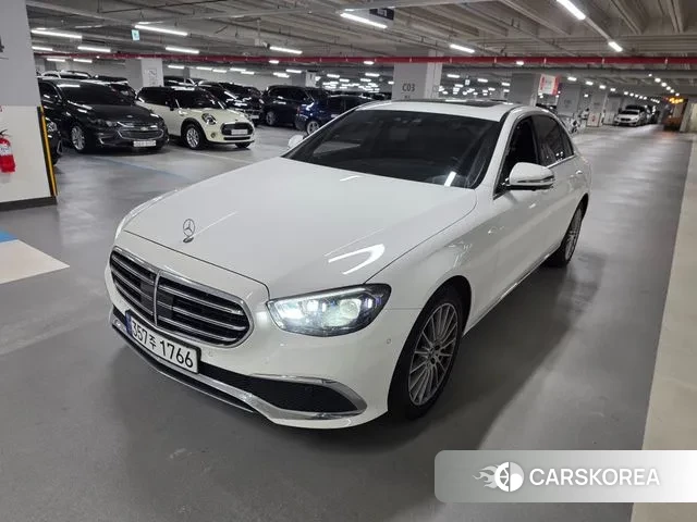 Mercedes-Benz E-Class W213 2023 Белый из Кореи