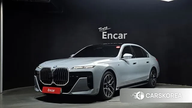 BMW 7 Series (G70) 2023 Серебристо-серый из Кореи