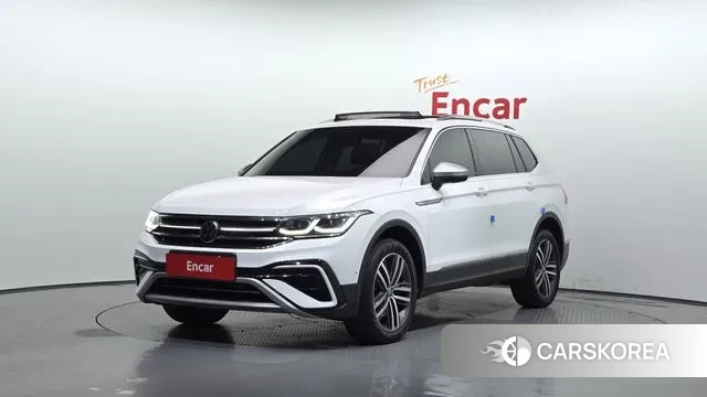 Volkswagen Tiguan Allspace 2023 Белый из Кореи