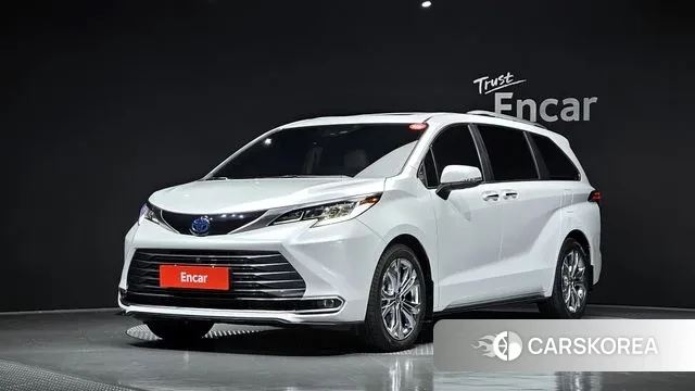 Toyota Sienna 4th Generation 2023 Белый из Кореи