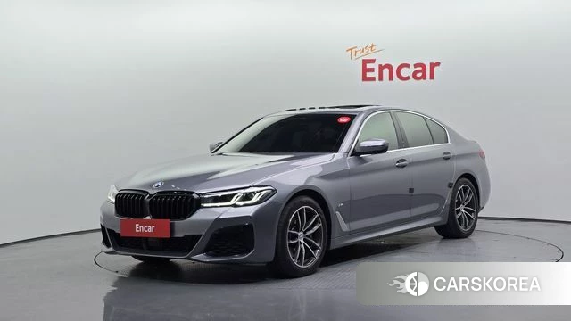 BMW 5 Series (G30) 2023 Серебристо-серый из Кореи