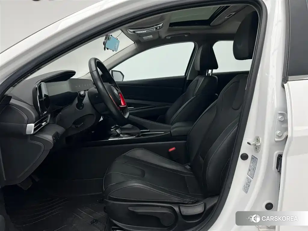 Hyundai Elantra 2022 Белый из Китая