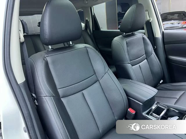Nissan Qijun 2023 Белый из Китая