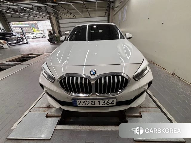 BMW 1 Series (F40) 2024 Белый из Кореи
