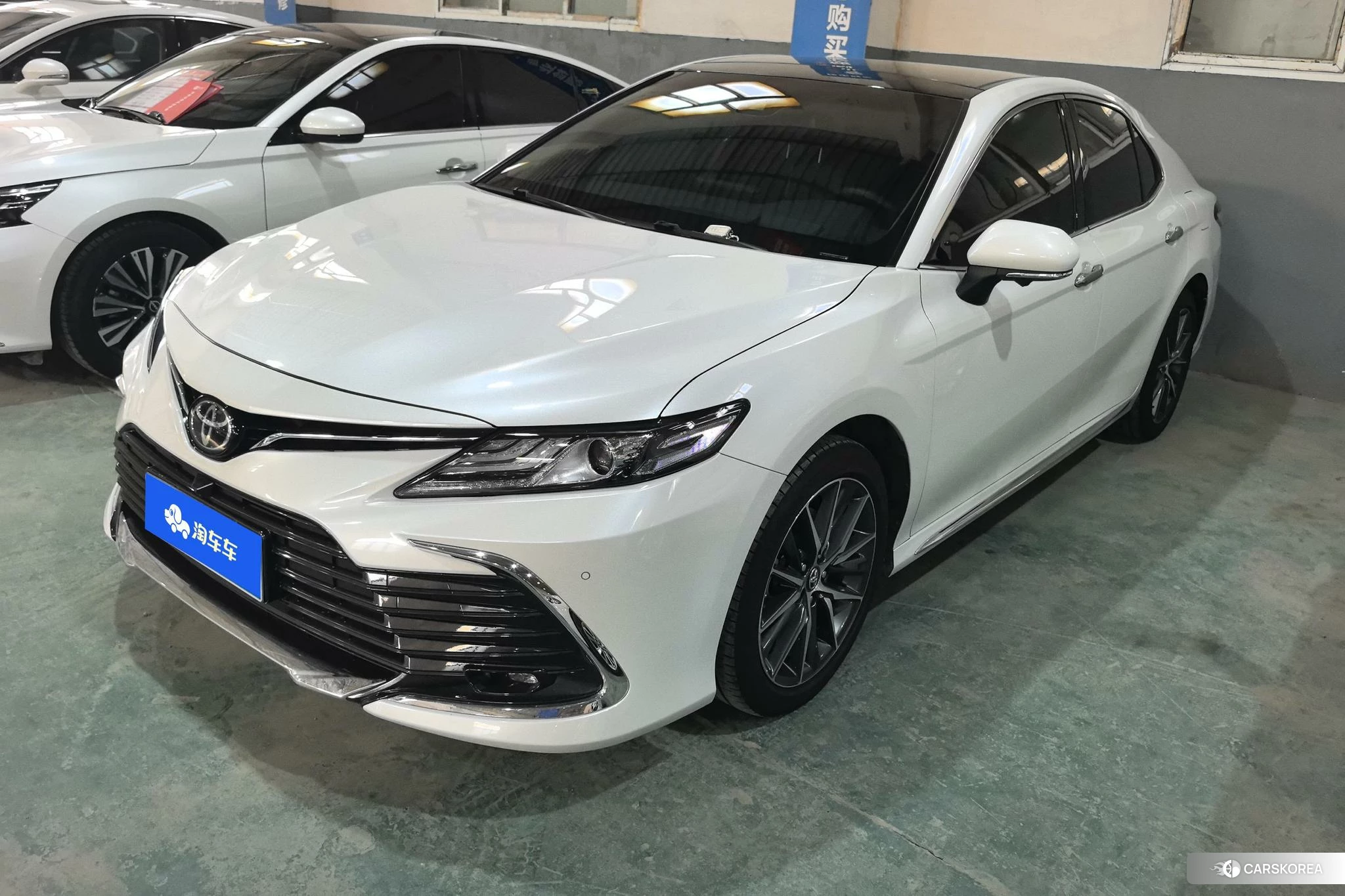 Toyota Camry 2021 Белый из Китая