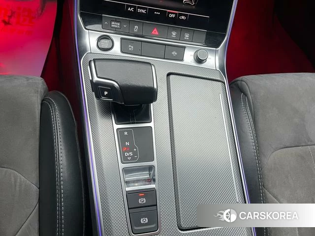 Audi A6L 2022 Черный из Китая