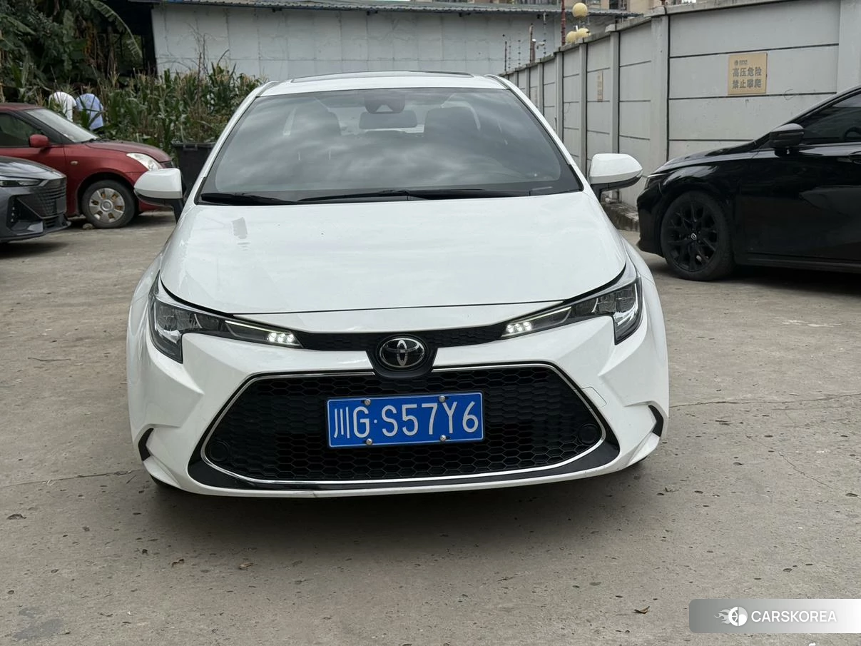 Toyota Levin 2023 Белый из Китая