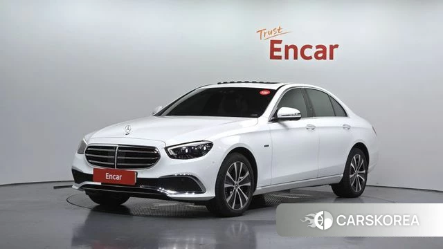 Mercedes-Benz E-Class W213 2021 Белый из Кореи