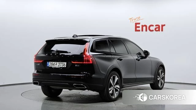 Volvo V60 Cross-Country 2nd Generation 2021 Черный из Кореи