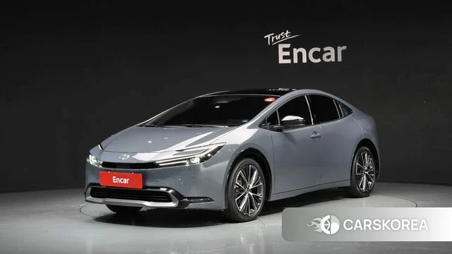Toyota Prius 5th Generation 2023 Светло-серебряный цвет из Кореи