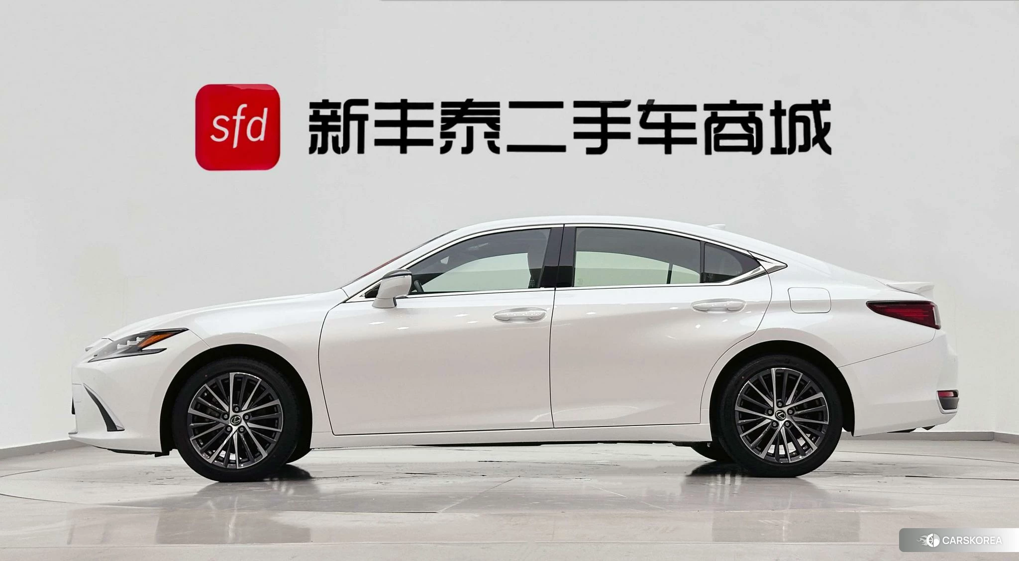 Lexus ES 2022 Белый из Китая