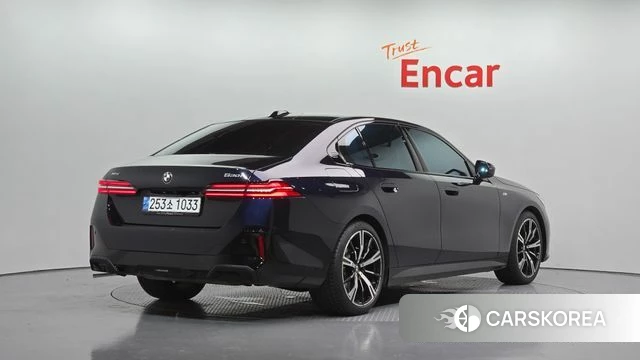 BMW 5 Series (G60) 2024 Черный из Кореи