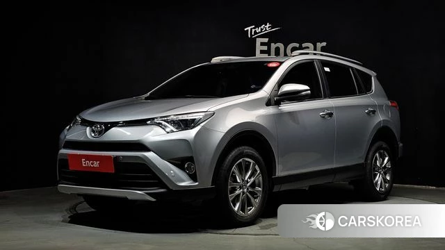 Toyota RAV4 2018 Серебряный из Кореи