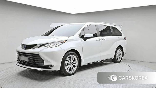 Toyota Sienna 4th Generation 2023 Белый из Кореи