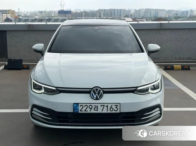 Volkswagen Golf 8th Generation 2023 Белый из Кореи