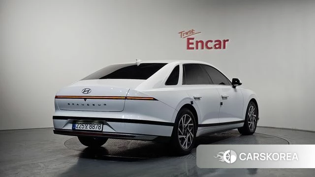 Hyundai Grandeur (GN7) 2023 Белый из Кореи