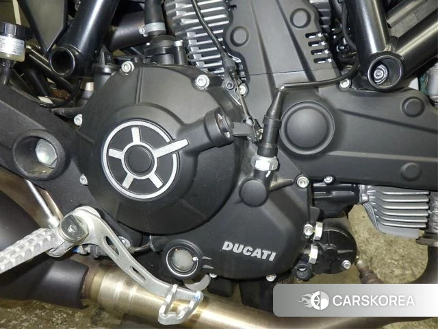 Engine photo