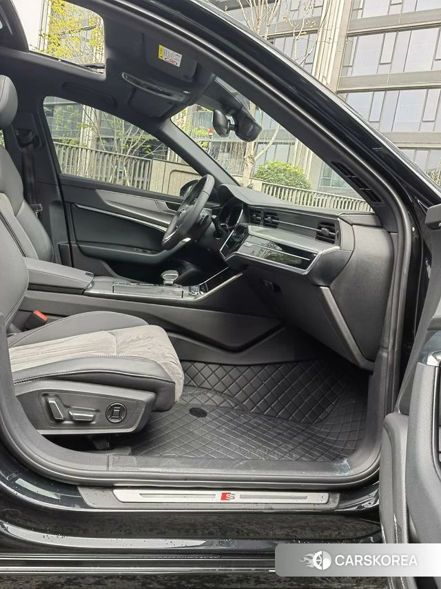 Audi A6L 2024 Черный из Китая