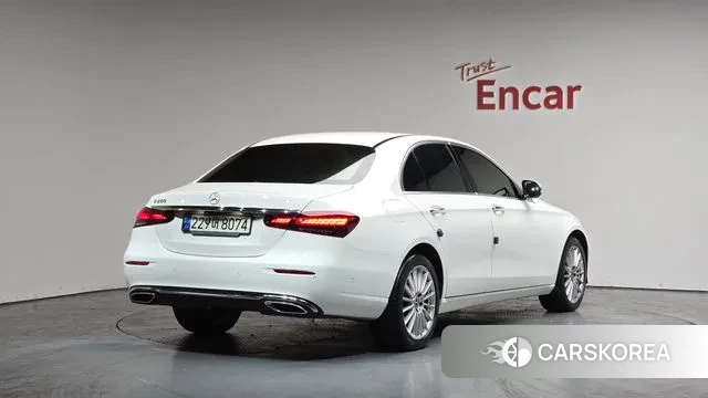 Mercedes-Benz E-Class W213 2021 Белый из Кореи