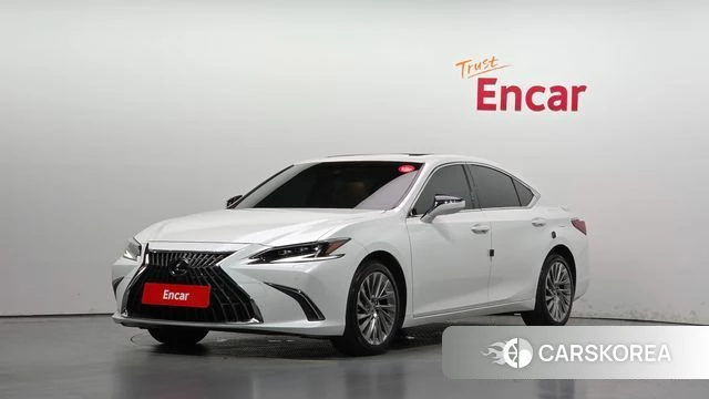 Lexus ES300h 7th generation 2022 Белый из Кореи
