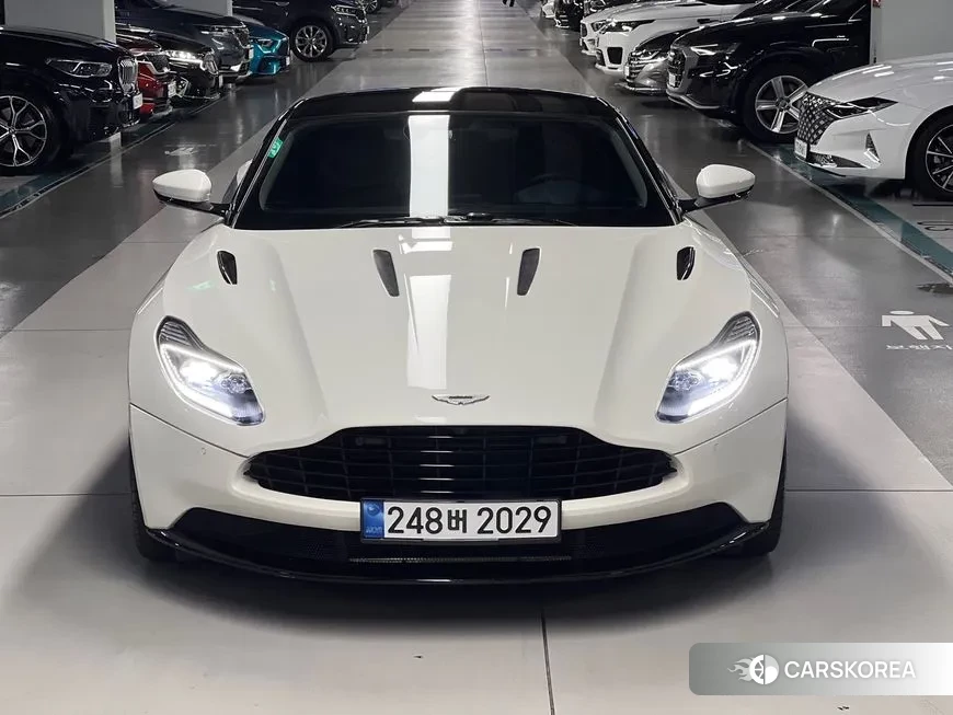 Aston Martin DB11 2019 Белый из Кореи