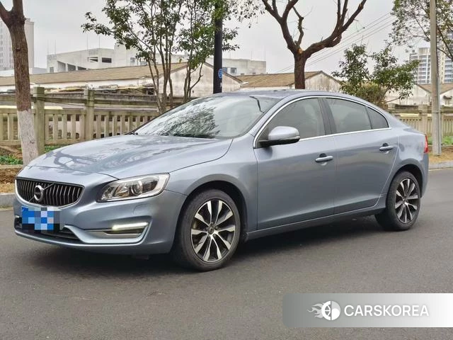 Volvo S60 2018 Синий из Китая