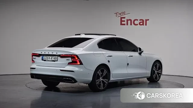 Volvo S60 3rd generation 2021 Белый из Кореи