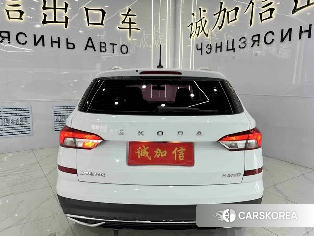 Skoda Komick 2023 Белый из Китая