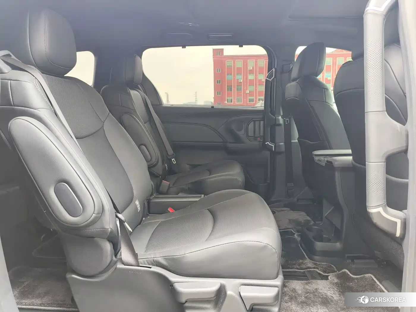Toyota Sienna 2026 Черный из Китая