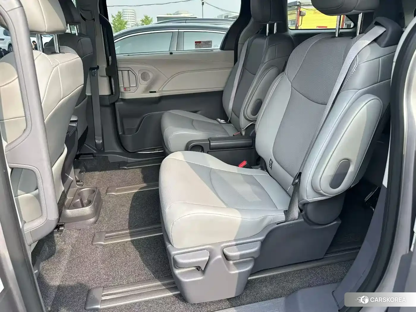 Toyota Sienna 2024 Silver/gray из Китая
