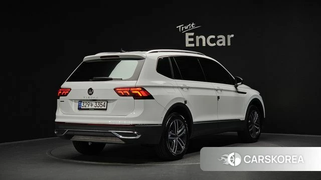 Volkswagen Tiguan Allspace 2024 Белый из Кореи