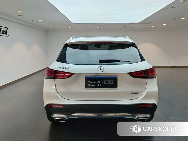 Mercedes-Benz GLA 2023 Белый из Китая