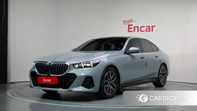 BMW 5 Series (G60) 2026 Серебристо-серый из Кореи