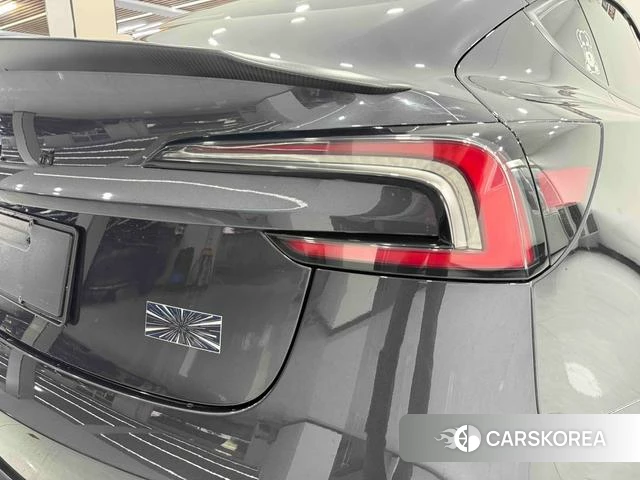 Tesla Model 3 2025 Темно-серый из Китая
