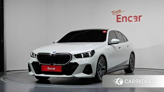 BMW 5 Series (G60) 2025 Белый из Кореи
