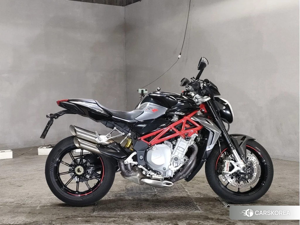 Проданный MV AGUSTA BRUTALE 1090RR id 4160670 из Японии, фото 2