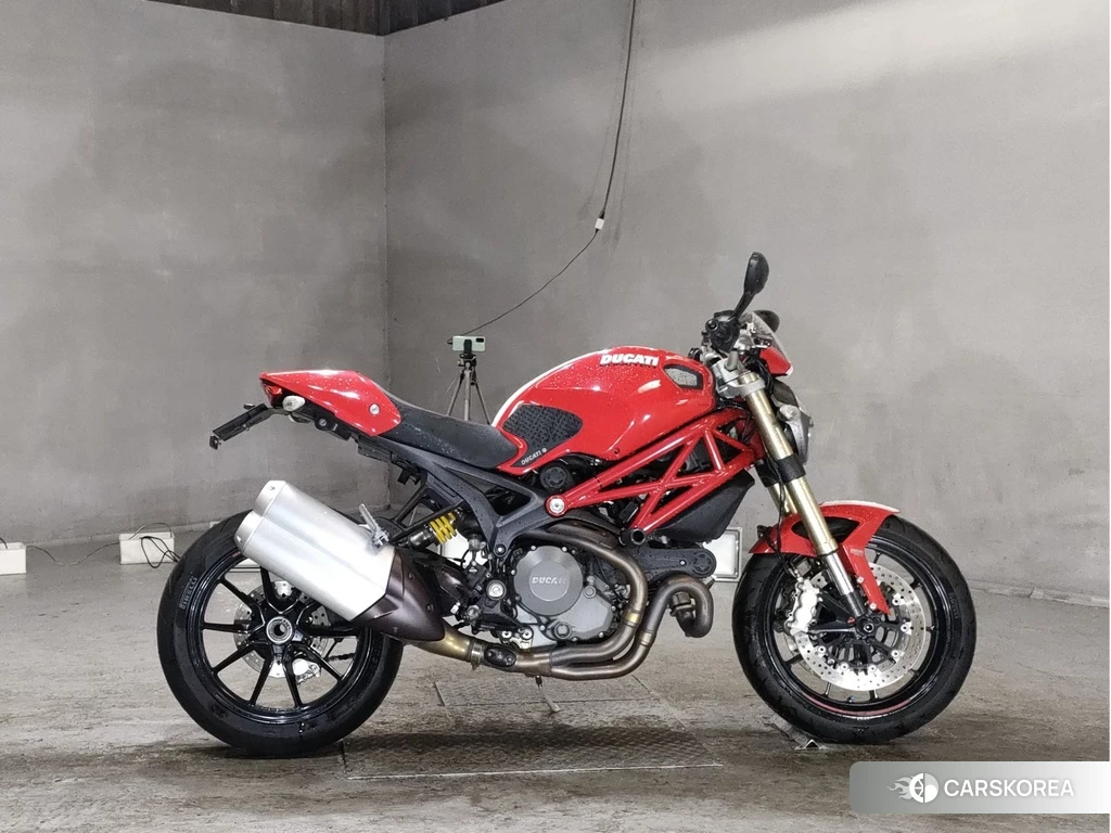 Проданный Ducati MONSTER 1100 EVO 2011 из Японии
